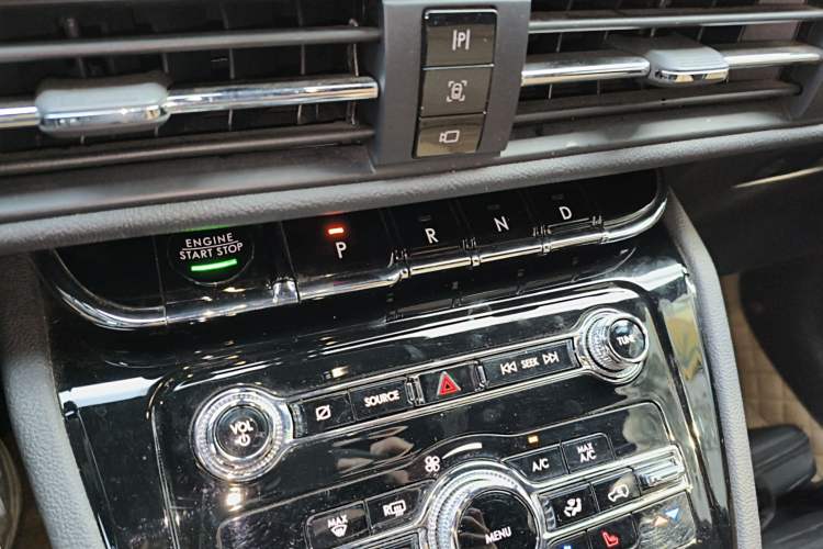 Used Lincoln Corsair 2021 2.0T Two-Wheel-Drive Luxury Edition Gear Lever