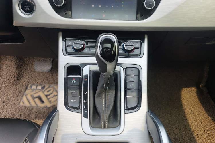 Used Geely Auto Emgrand X7 Sport 2018 1.8TD Automatic Two-Wheel Drive Smart Connect 4G Internet Edition Gear Lever