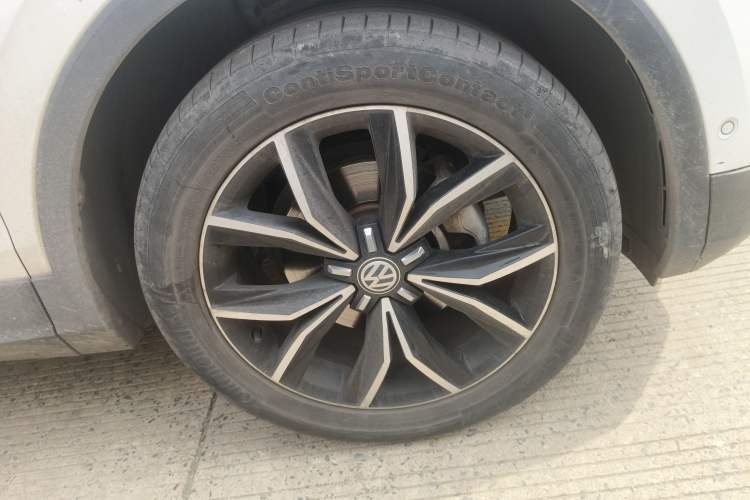 Used Volkswagen Tiguan L 2019 380TSI Automatic All-Wheel Drive Luxury Edition with 7 Seats China VI Standard Right Front Wheel Hub