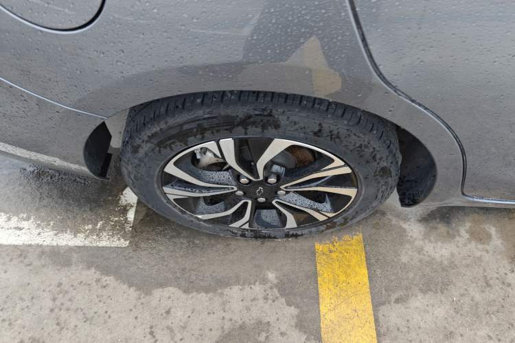 Used Chevrolet Monza 2022 Light Hybrid RS 330T Automatic Comfort Edition Right Rear Wheel Hub