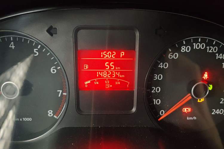 Used Volkswagen Polo 2011 1.6L Automatic ZhiShang Version Odometer Close Up