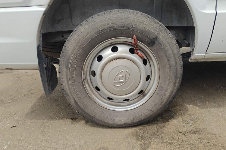 Used SAIC MAXUS Xintu V80 2025 Value Edition Aoyuntong 2.0T Manual Short Wheelbase Mid-Height 127 Ps 5/6 Seats Exterior 5