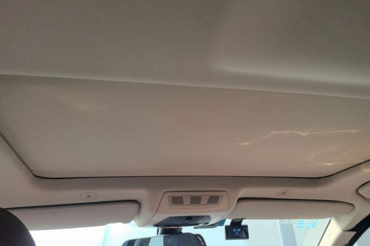 Used BMW 5 Series 2014 525Li Leading Model
