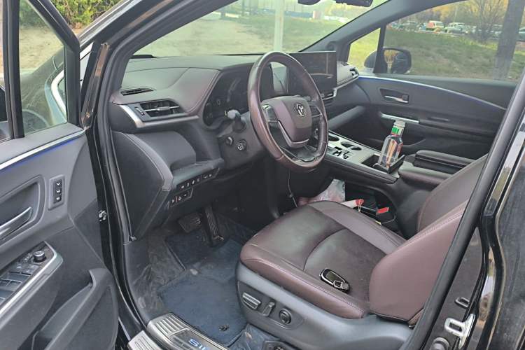 Used Toyota SIENNA 2021 2.5L Hybrid Platinum Edition