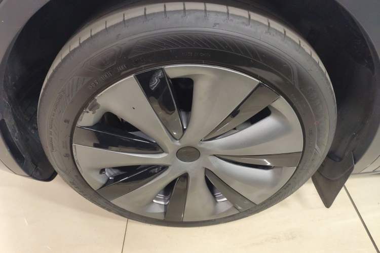 Used Tesla Model Y 2023 Long-Range All-Wheel-Drive Version Exterior 4