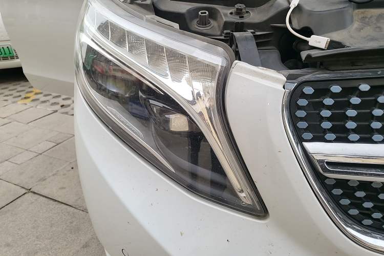 Used Mercedes-Benz V-Class 2018 V 260 L Prestige Extended Version China VI Right Front Headlight