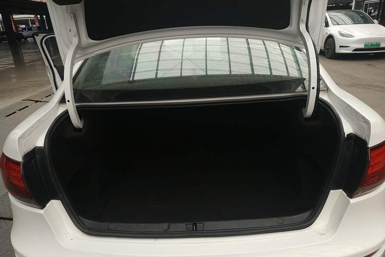 Used Qoros 3 2016 Sedan 1.6L Automatic Zhiyue Model