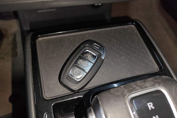 Used Hongqi E-QM5 2022 431 km Charge & Enjoy Edition Interior 1