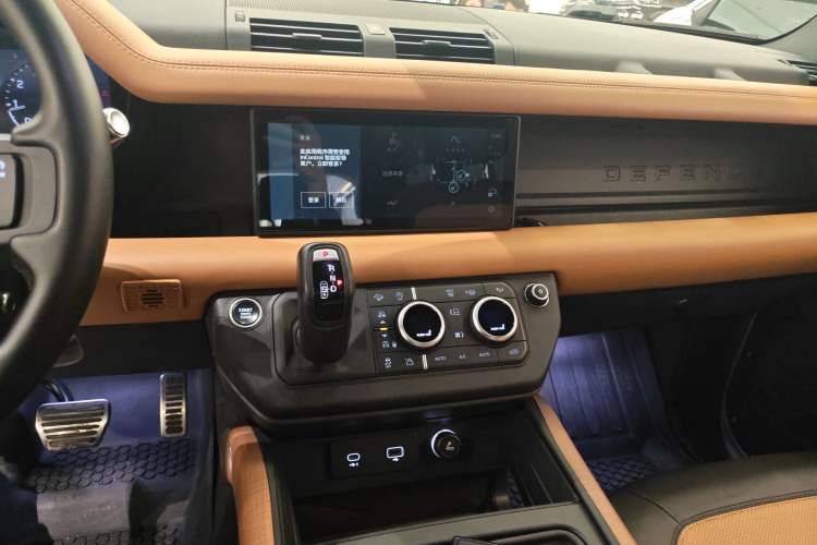 Used Land Rover Defender 2020 110 P400 X Audio And AC Panel