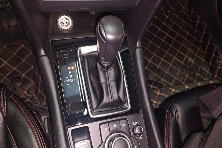 Used Mazda 3 Axela 2017 Hatchback 2.0L Automatic Luxury Model Emission Standard China V Gear Lever