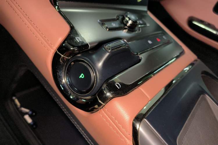 Used Nio EC6 2020 615 km Signature Edition Gear Lever