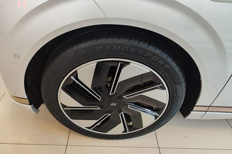 Used Dongfeng eπ eπ008 2024 210Max Range-Extended Version 6 Seats