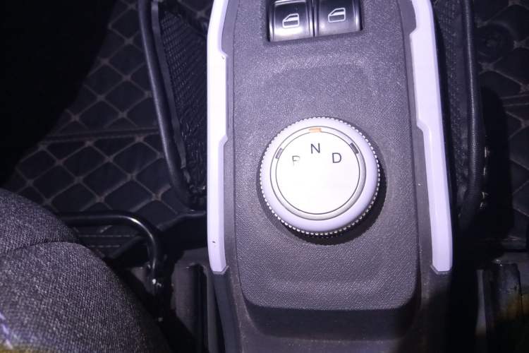 Used Chery QQ Ice Cream 2022 170km Sundae Phosphate Lithium-Ion Gear Lever