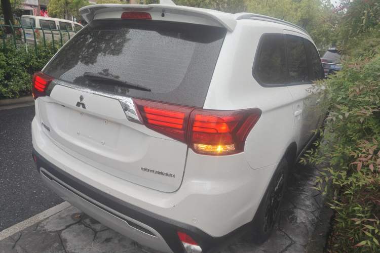 Used Mitsubishi Outlander 2019 2.0L Two-Wheel Drive Comfort Edition 5 Seats China VI Standard