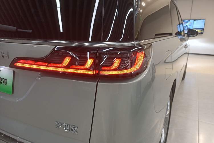 Used VOYAH Dream 2024 PHEV Extended-Range Premium Edition
