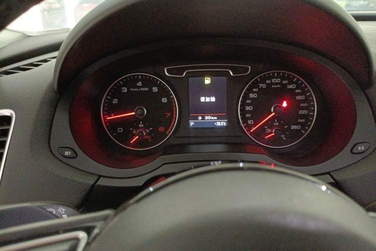 Used Audi Q3 2013 35 TFSI quattro Technology Edition Instrument Cluster