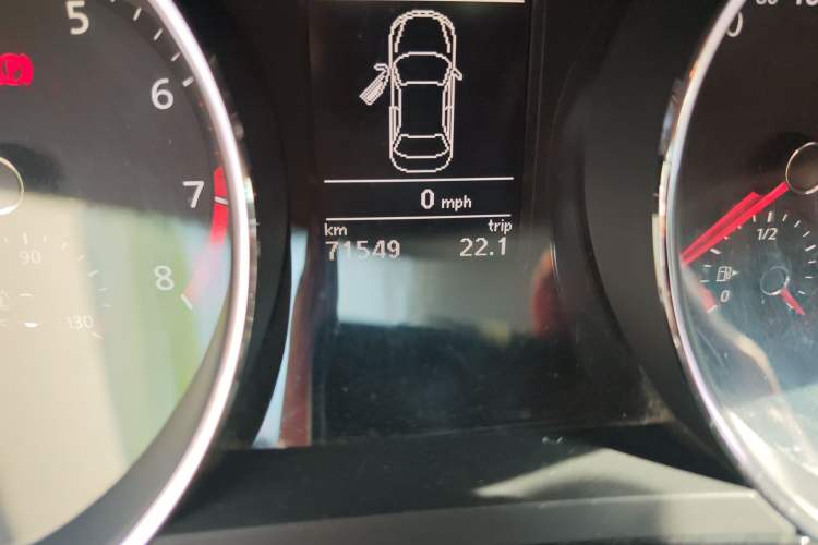 Used Volkswagen Sagitar 2018 280TSI DSG Comfort Model Odometer Close Up