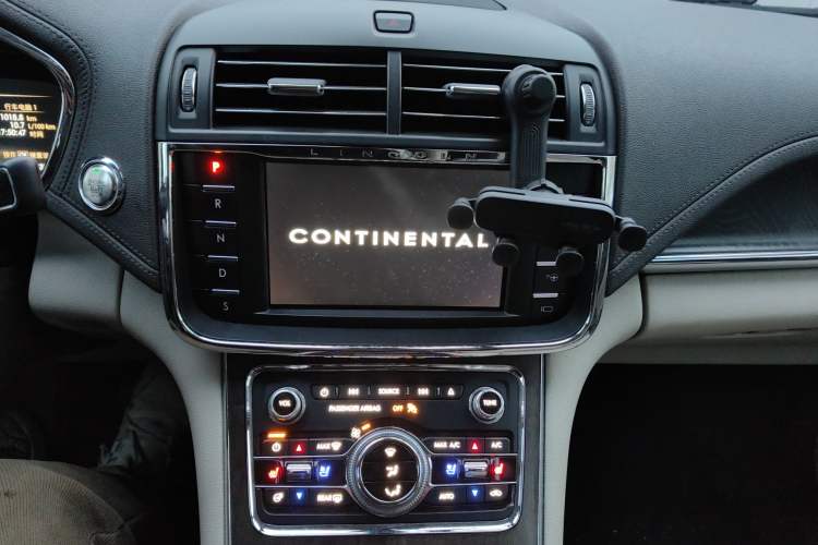 Used Lincoln Continental 2017 3.0T Four-Wheel Drive Prestige Edition Audio And AC Panel