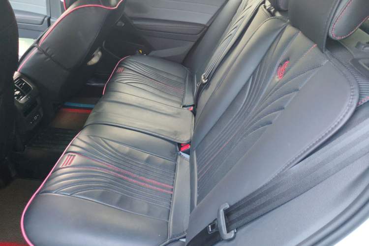 Used Volkswagen Tiguan X 2023 Revised Version 330TSI Two-Wheel-Drive Flagship Edition Left Rear Seat