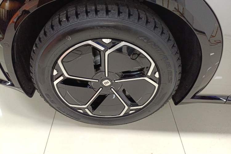 Used Xiaomi Auto YU7 2025 Ultra-Long Range All-Wheel Drive Pro Version
