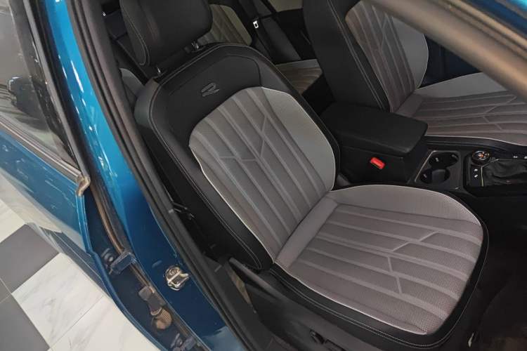 Used Volkswagen Tayron 2023 380TSI Four-Wheel Drive R-Line Pro Smart Edition Right Front Seat