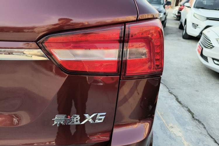 Used FORTHING Joyear X5 2017 Enjoy Series 1.6L CVT Luxury Model
