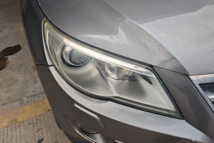 Used Volkswagen Tiguan 2009 2.0 TSI Luxury Edition Right Front Headlight