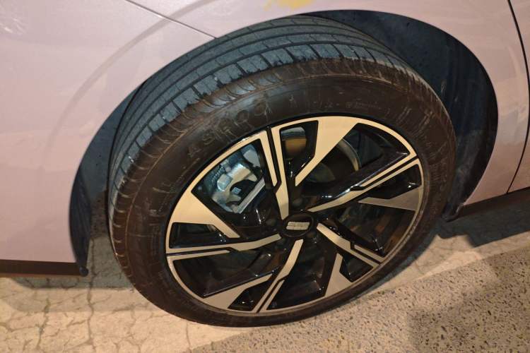 Used Geely Galaxy L6 2024 125km Creative Edition
