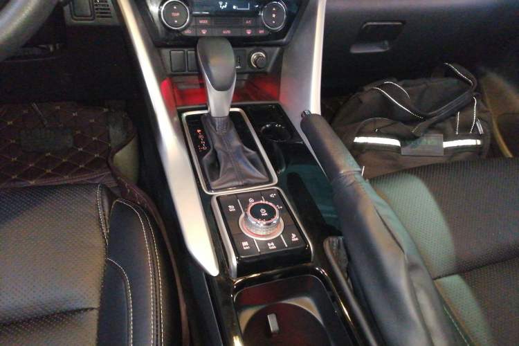 Used Mitsubishi Eclipse Cross 2018 1.5T CVT Two-Wheel Drive Fearless Edition Gear Lever