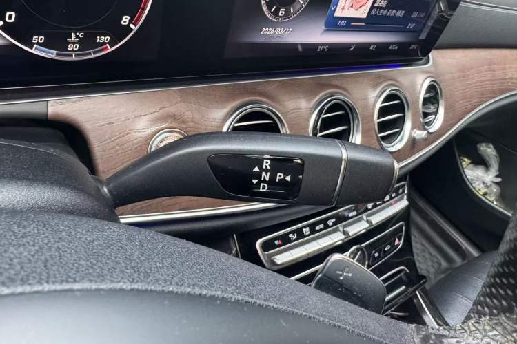 Used Mercedes-Benz E-Class 2016 E 300 L Stylish Model Gear Lever