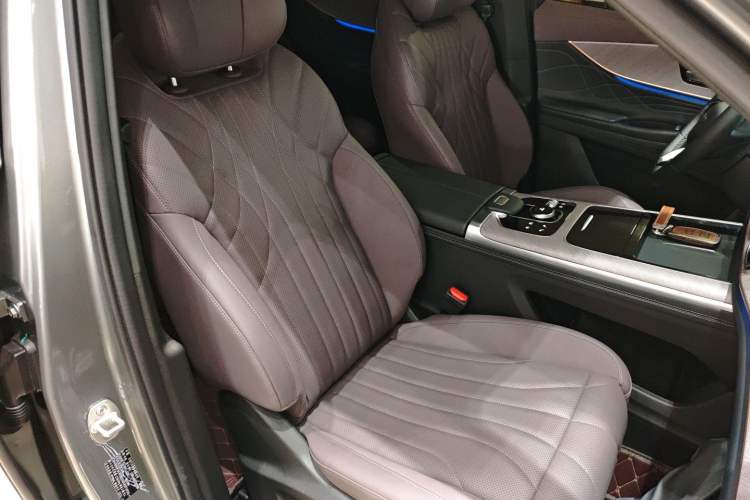 Used Chery Tiggo 9 2025 2.0T Automatic Two-Wheel Drive Luxury Edition 5 Seats
