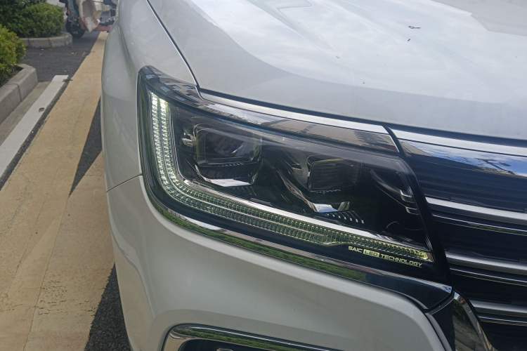 Used Roewe RX8 2019 30T Smart Connectivity Four-Wheel Drive Supreme Flagship Edition Right Front Headlight