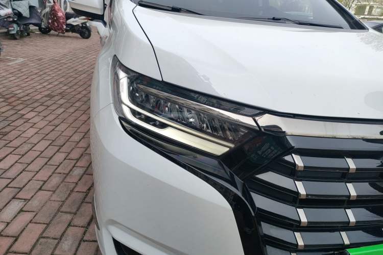 Used Honda Elysion 2022 2.0L eHEV Luxury Edition Right Front Headlight