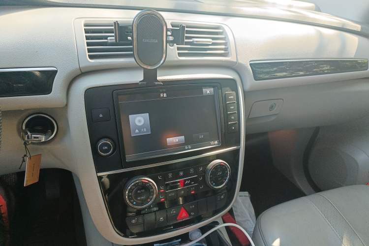 Used Mercedes-Benz R-Class 2014 R 320 4MATIC Luxury Model Audio And AC Panel