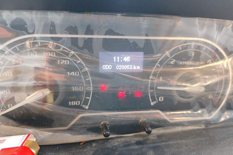 Used SAIC MAXUS Xintu V80 2023 2.0T Manual Classic Aoyuntong Short Wheelbase Mid-Roof 5/6-Seater