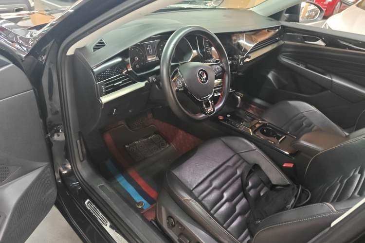 Used Volkswagen Passat 2020 Facelift 330TSI Elite Edition China VI Standard Driver Seat