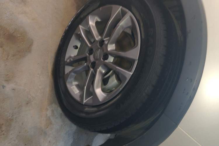 Used Geely Auto Vision X3 2020 1.5L CVT Luxury Model Right Front Wheel Hub