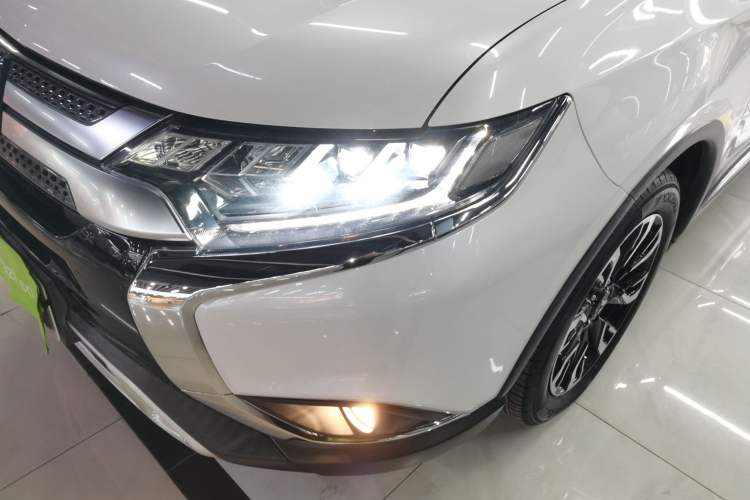 Used Mitsubishi Outlander 2020 2.4L 4x4 Zhi Xiang Edition 7-Seater