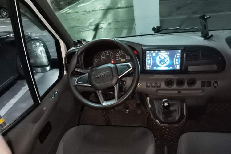 Used JMC Transit 2019 2.8T Commercial Version Short Wheelbase Low Roof 6-Seater China VI Emission Standard JX493