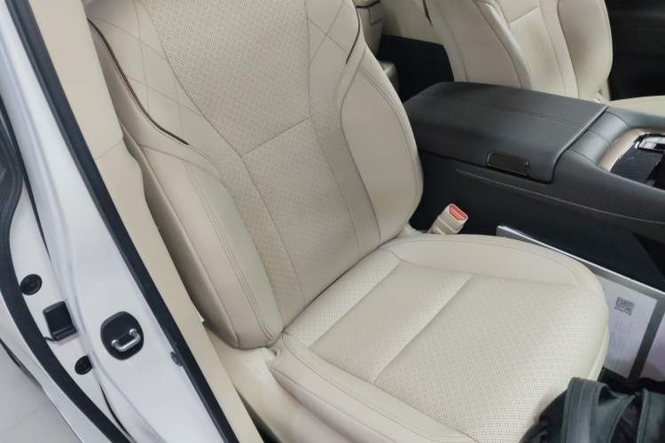 Used Toyota Alphard 2024 Dual-Engine 2.5L Deluxe Edition Right Front Seat