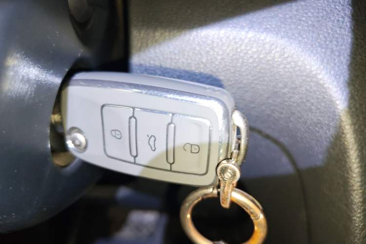 Used Volkswagen Bora 2014 1.6L Automatic Fashion Model Vehicle Key