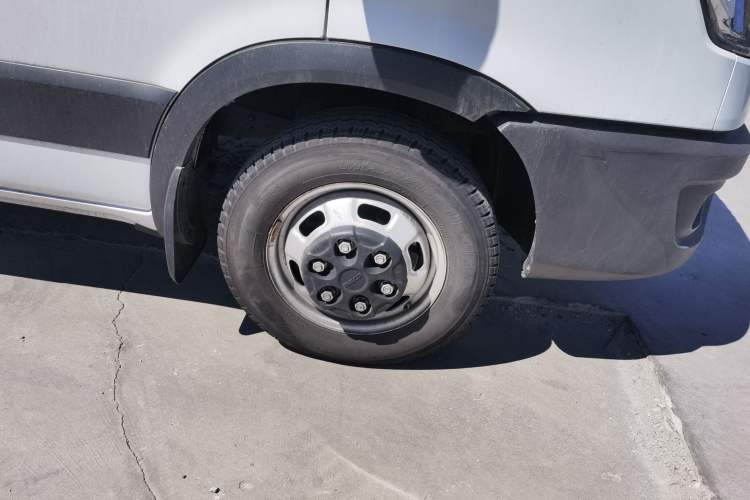 Used Iveco Eurocargo 2021 2.0T Manual Super Rui Long Wheelbase Short Overhang High Roof Side-Sliding Door F1A Right Front Wheel Hub