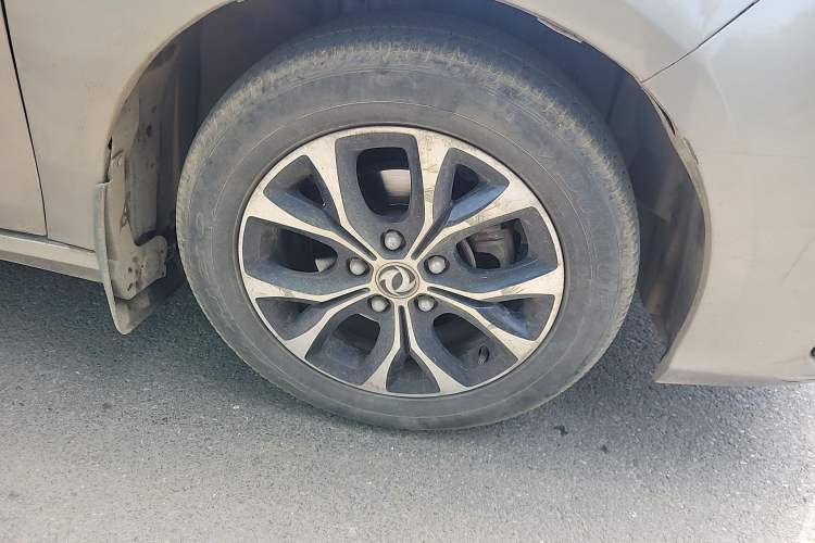 Used FORTHING Joyear S50 2017 1.6L CVT Luxury Model Right Front Wheel Hub