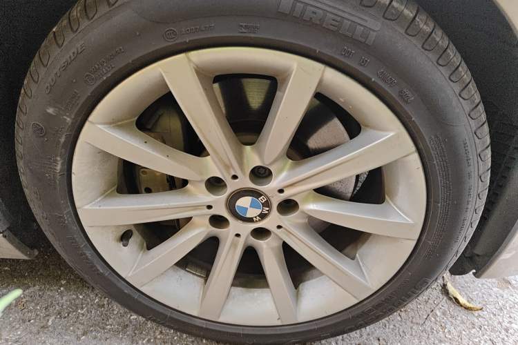 Used BMW 5 Series 2014 535Li Leading Model Right Front Wheel Hub