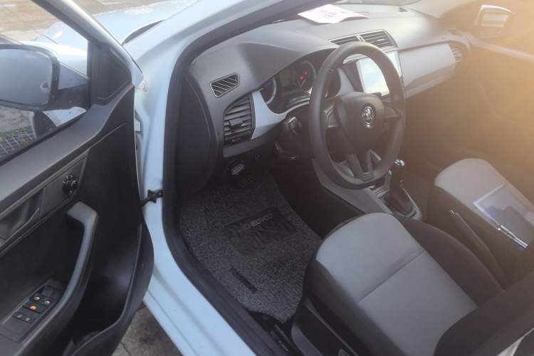 Used Skoda Fabia 2017 1.4L Automatic Car Enjoy Edition
