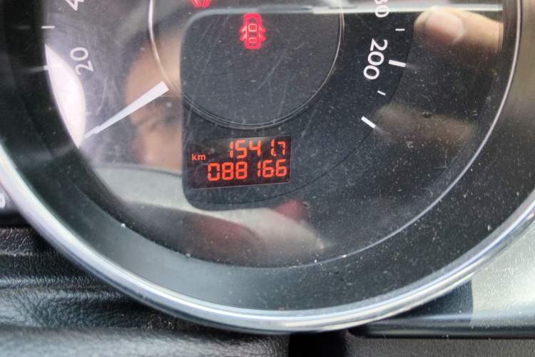 Used Peugeot 3008 2013 1.6THP Automatic Prestige Edition Odometer Close Up