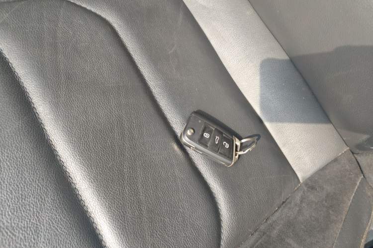 Used Volkswagen Tiguan L 2017 330TSI Automatic Two-Wheel Drive Luxury Edition Vehicle Key