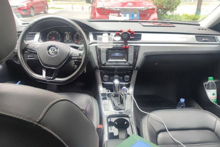 Used Volkswagen Passat 2016 330TSI DSG Luxury Edition Center Console