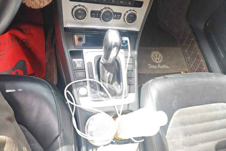 Used Volkswagen Magotan 2012 2.0 TSI Ultimate Edition Gear Lever