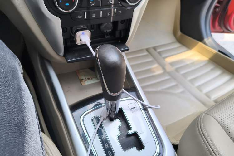 Used CHANGAN Eado 2014 1.6L Automatic Luxury Model Gear Lever